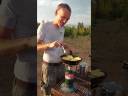 Cuisiner des Texas Toast sur le territoire des ours ?...